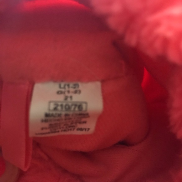 Cute pink fuzzy slippers - Picture 5 of 5